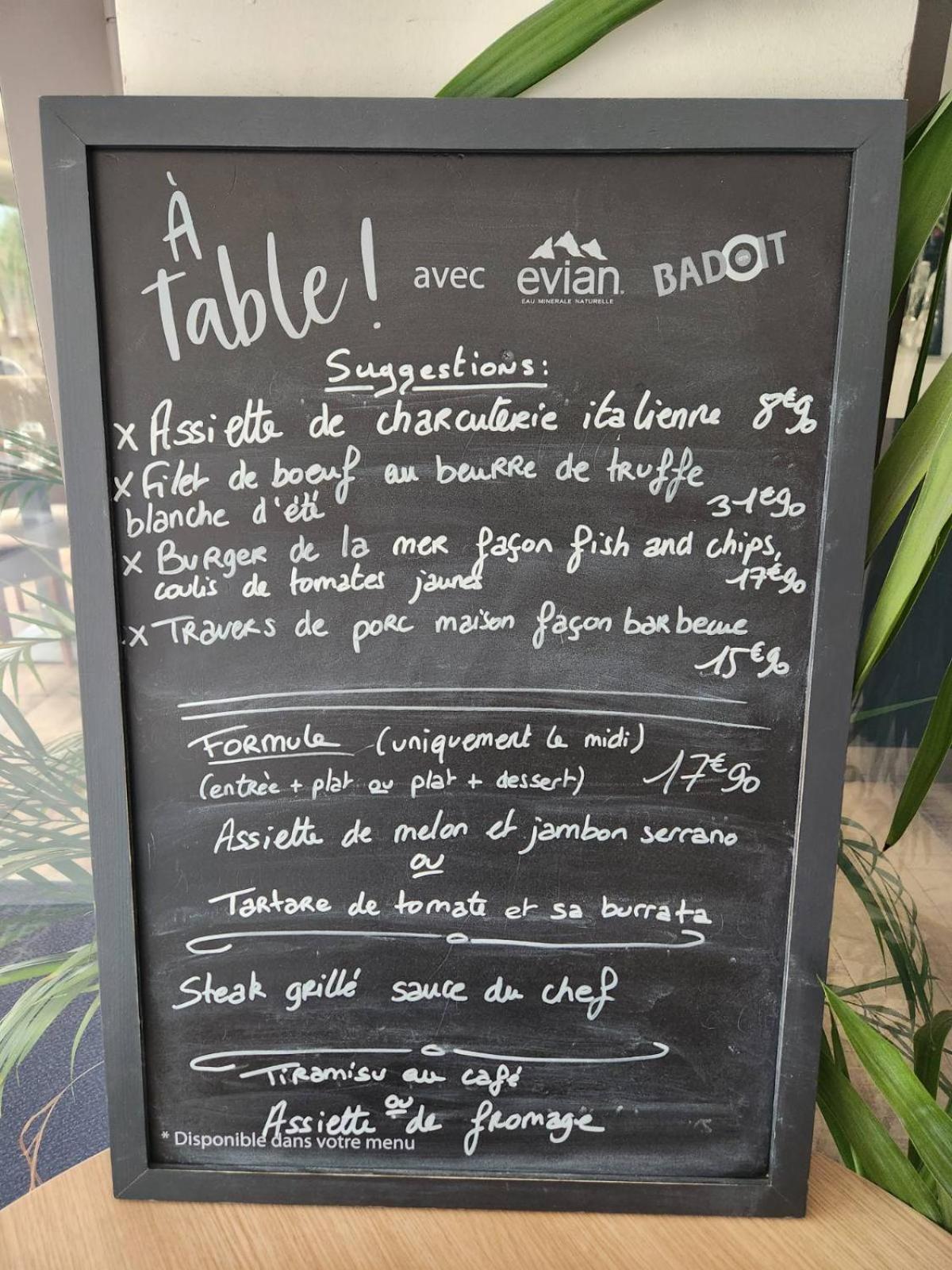 Aparthotel Le Petit Patio Fleuri Éguilles Zewnętrze zdjęcie